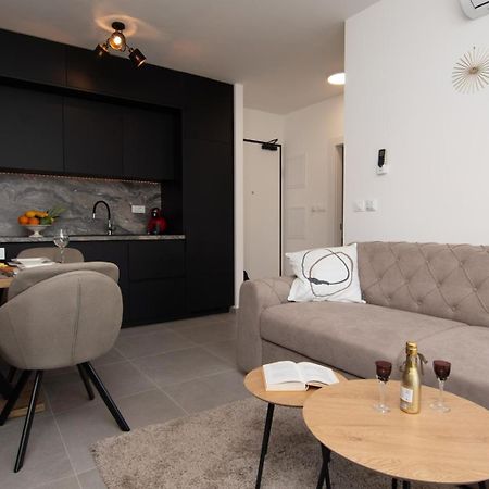 Studio Apartman Apollonia Синь Екстер'єр фото