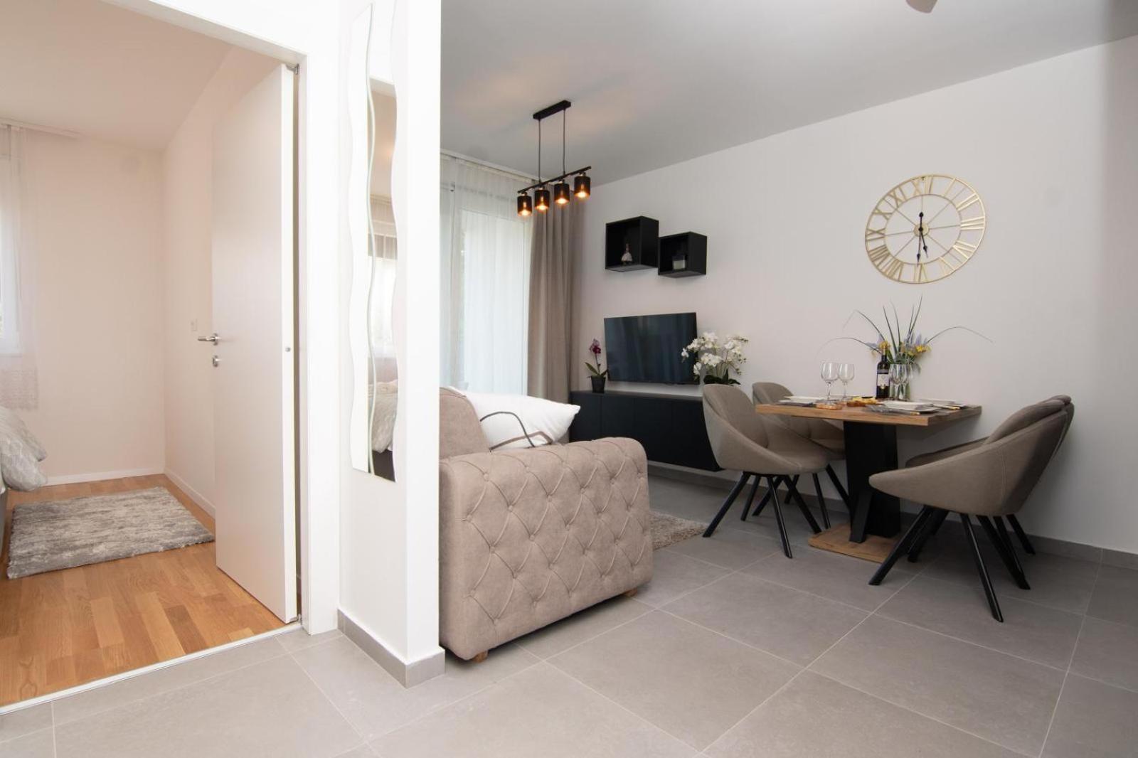 Studio Apartman Apollonia Синь Екстер'єр фото