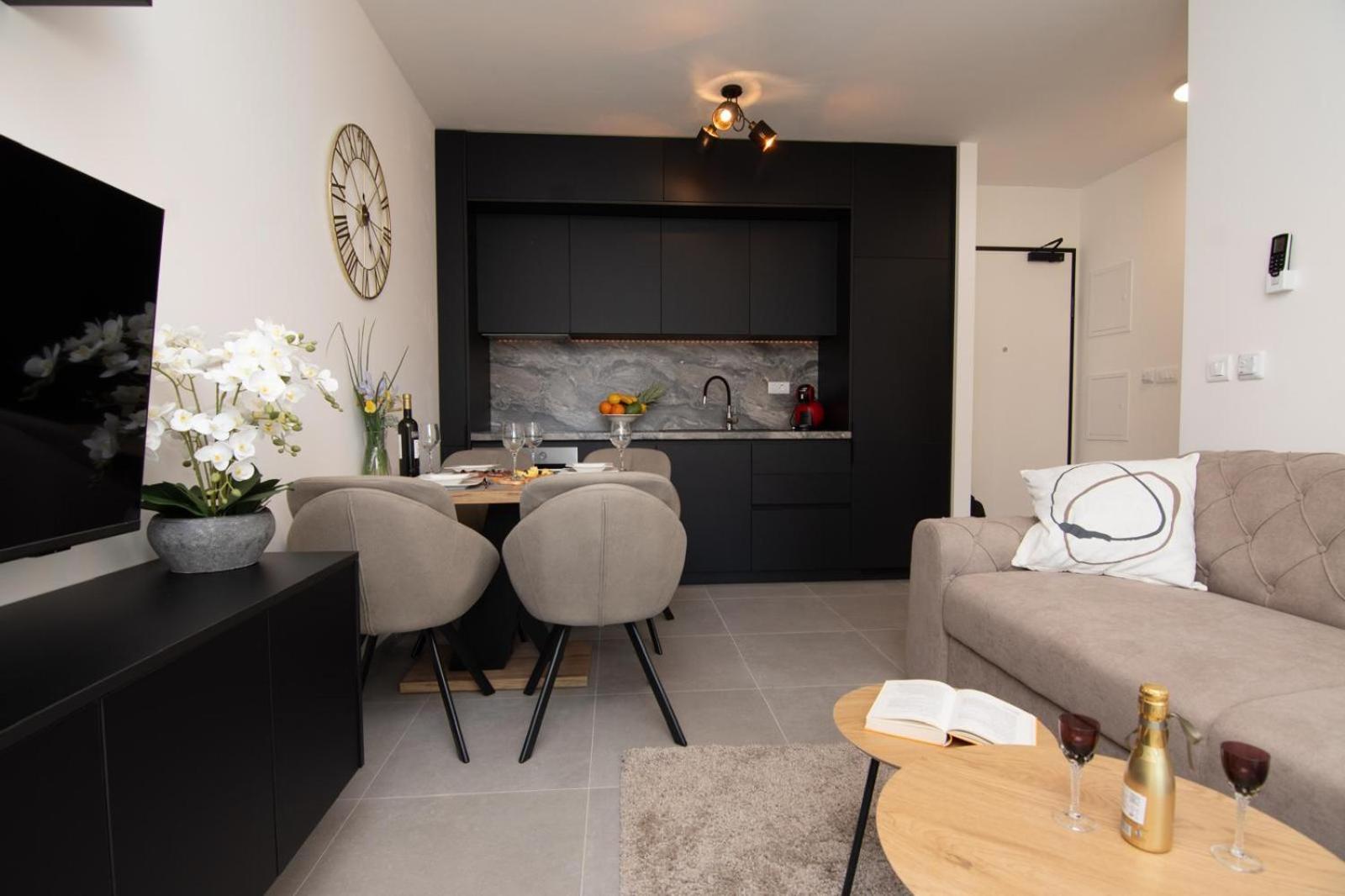 Studio Apartman Apollonia Синь Екстер'єр фото